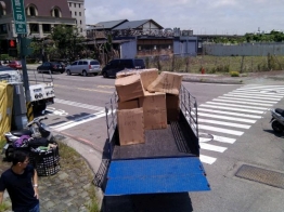 518媒合案件-2噸重原木桌:搬運實況-荃心專業新竹竹北搬家