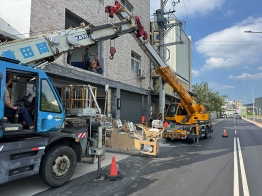 雙吊車吊掛,要的就是專業:雙吊車吊掛,要的就是專業-荃心專業新竹竹北搬家 雙吊車吊掛,要的就是專業:雙吊車吊掛,要的就是專業-荃心專業新竹竹北搬家